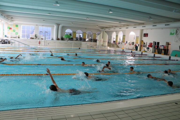 Svømning i KCS Badeland